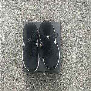 Nike Men's Black and White Sneakers